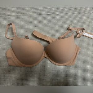 NWT SKIMS fits everybody push up Demi bra
Size 34B Clay